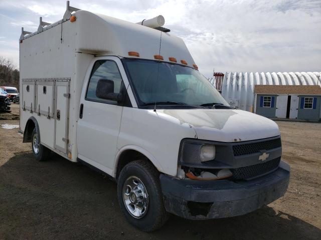 Salvage trucks for sale at East Granby, CT auction: 2005 Chevrolet Express G3