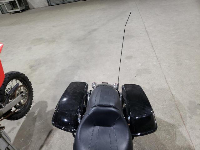 2019 HARLEY-DAVIDSON FLTRX 1HD1KHC15KB655990