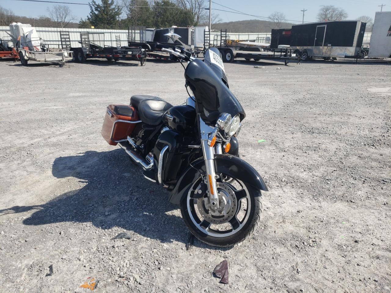 1HD1FCC1XHB662143 HARLEY-DAVIDSON FLHTCU ULT 2017