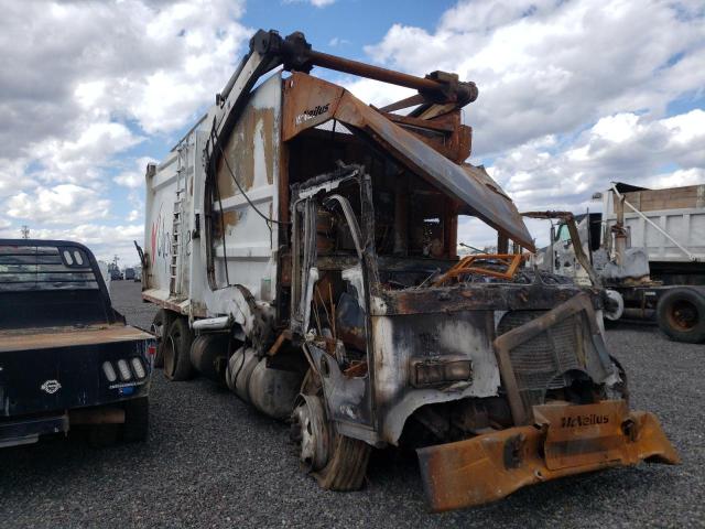 Peterbilt 320