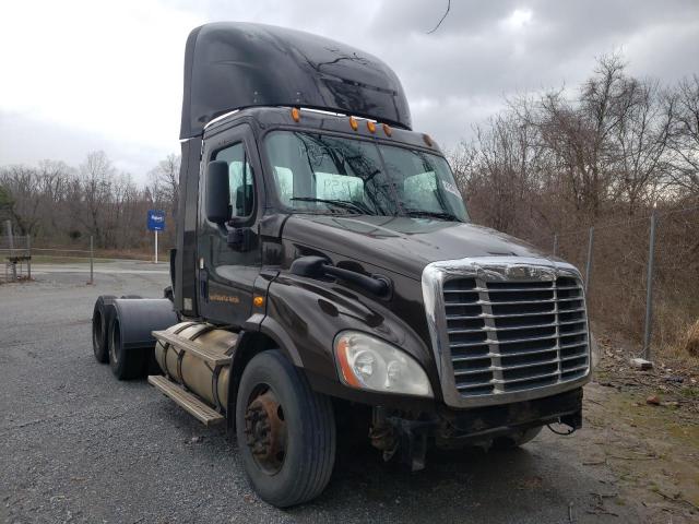 Salvage cars for sale from Copart York Haven, PA: 2015 Freightliner Cascadia 1