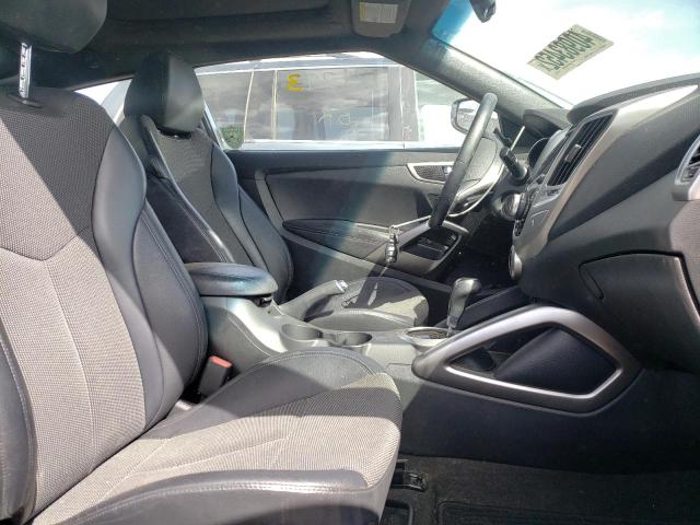 KMHTC6AD1GU261564 Hyundai Veloster 2016. Фото: 4
