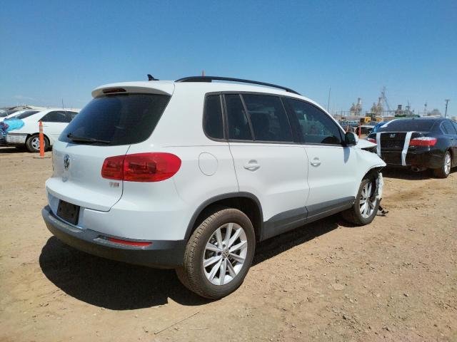 WVGAV7AX4HK045058 Volkswagen Tiguan S 2017. Фото: 3