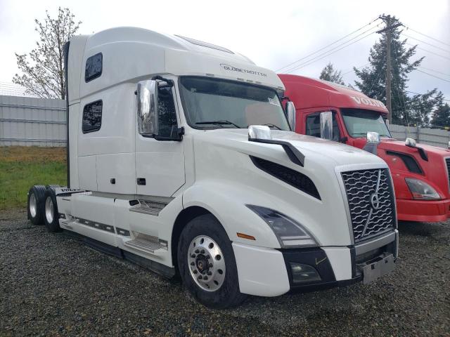 Salvage cars for sale from Copart Graham, WA: 2018 Volvo VNL860