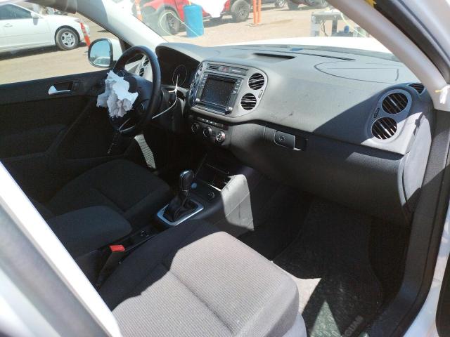 WVGAV7AX4HK045058 Volkswagen Tiguan S 2017. Фото: 4
