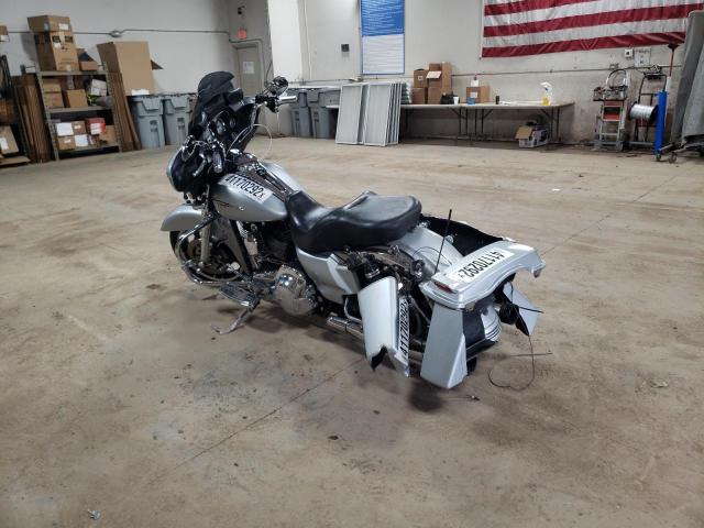 2010 HARLEY-DAVIDSON FLHX 1HD1KB413AB647204