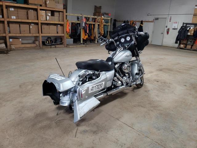 2010 HARLEY-DAVIDSON FLHX 1HD1KB413AB647204