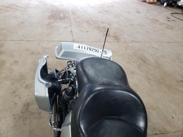 2010 HARLEY-DAVIDSON FLHX 1HD1KB413AB647204