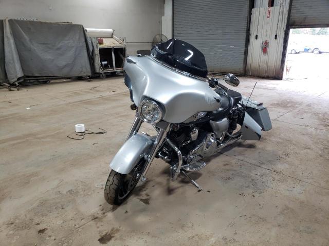 2010 HARLEY-DAVIDSON FLHX 1HD1KB413AB647204