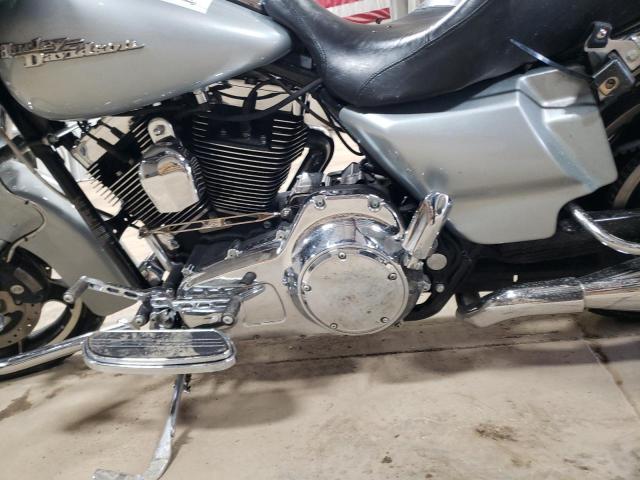 2010 HARLEY-DAVIDSON FLHX 1HD1KB413AB647204