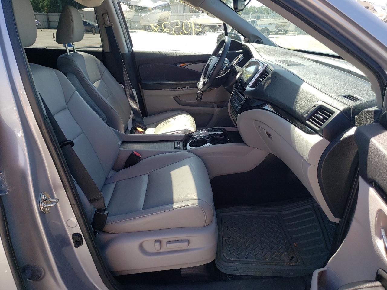 2017 Honda Pilot - Image 5