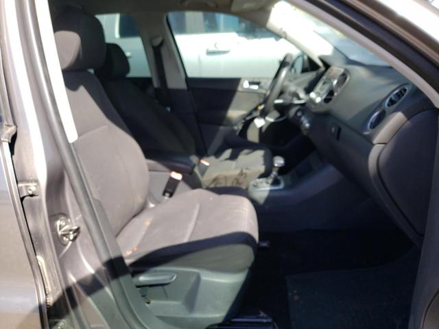 WVGAV7AX2AW520737 Volkswagen Tiguan S 2010. Фото: 4