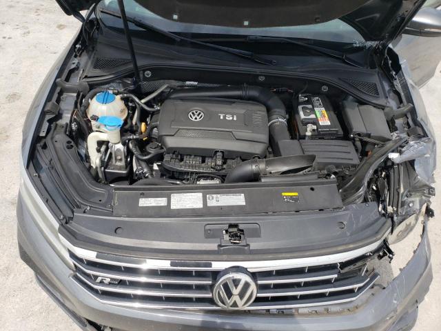 2017 VOLKSWAGEN PASSAT R-L 1VWDT7A33HC043779