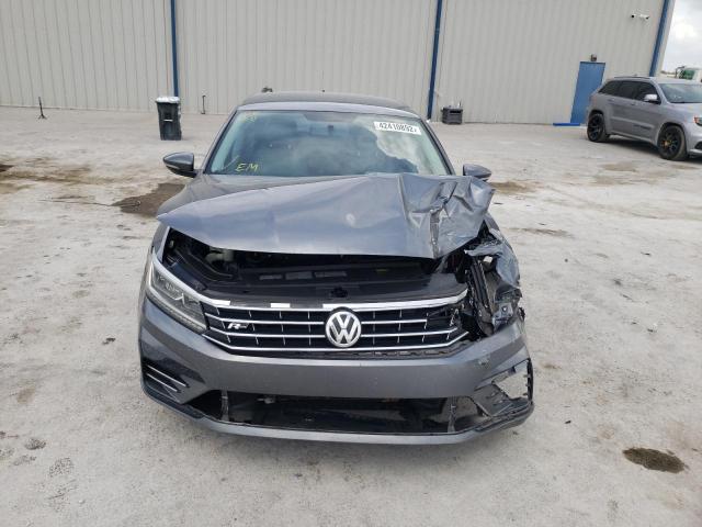 2017 VOLKSWAGEN PASSAT R-L 1VWDT7A33HC043779