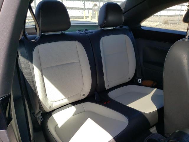 2018 VOLKSWAGEN BEETLE SE 3VWJD7AT5JM708055