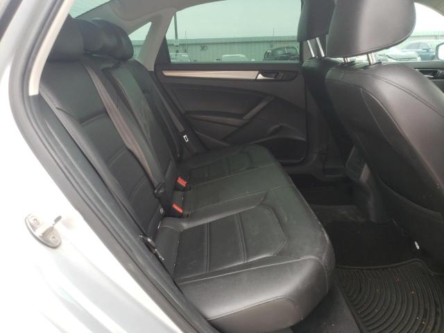 2015 VOLKSWAGEN PASSAT S 1VWAS7A31FC110723