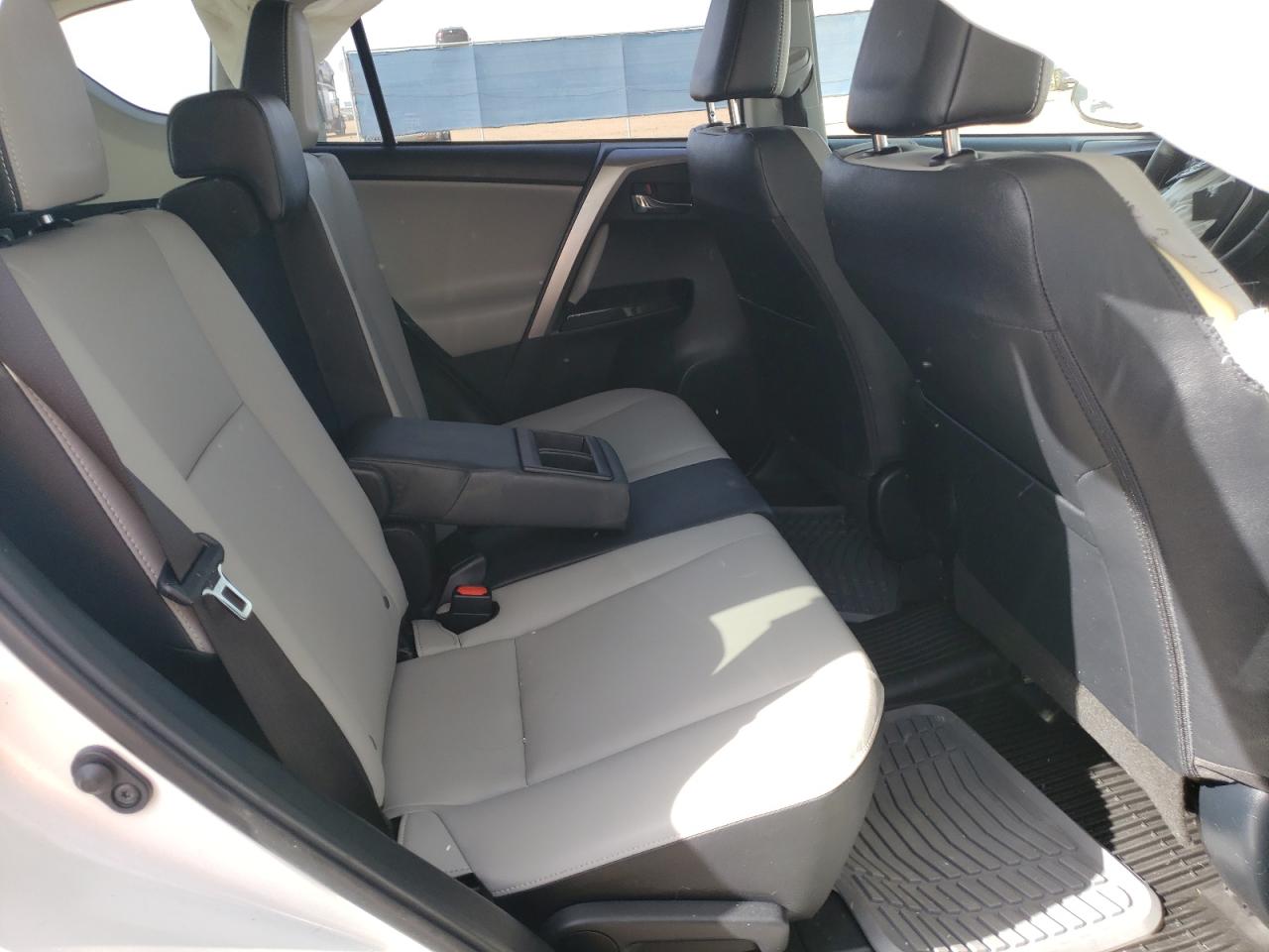 JTMDFREV2JJ727693 TOYOTA RAV4 2018
