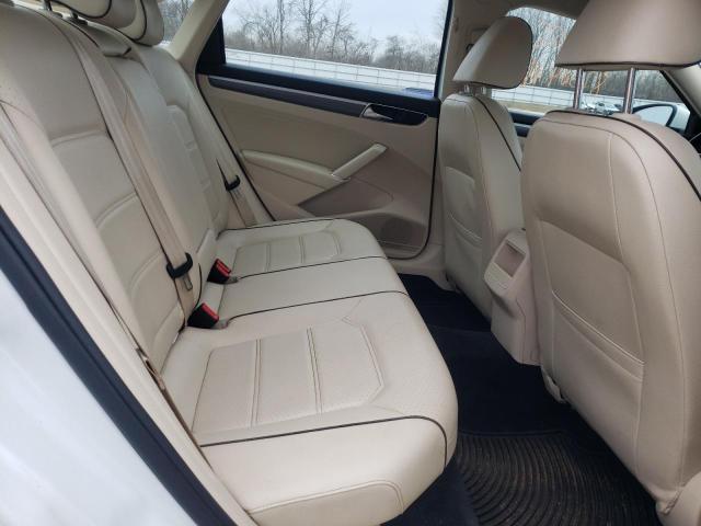 2017 VOLKSWAGEN PASSAT R-L 1VWDT7A33HC054815