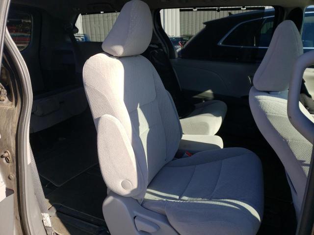 2019 TOYOTA SIENNA LE 5TDKZ3DC8KS010179