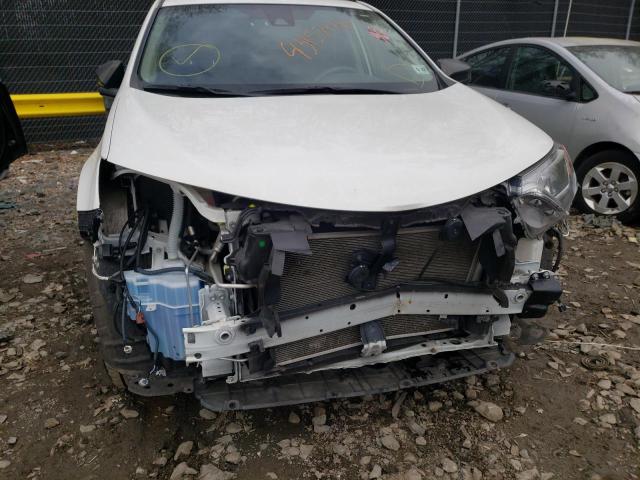 2017 TOYOTA RAV4 LE JTMBFREV2HJ135860