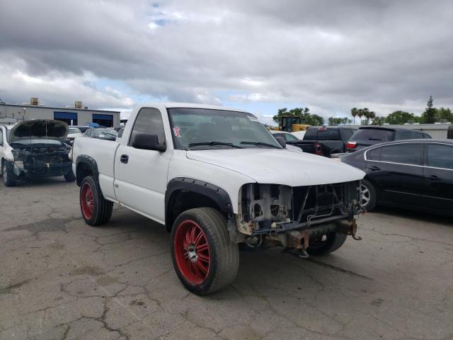 Salvage cars for sale from Copart Bakersfield, CA: 2005 GMC New Sierra