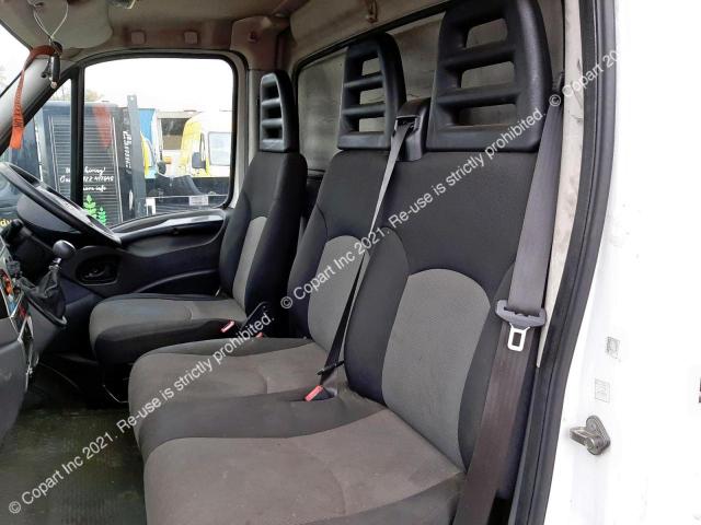 VIN: ZCFC3571205869479 Auction: COPART UK Lot: 41414712 Location: WOLVERHAMPTON ZCFC3571205869479 IVEC DAILY 2011 WHITE Photo 6
