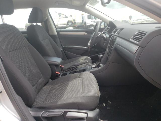2017 VOLKSWAGEN PASSAT S 1VWAT7A38HC010473