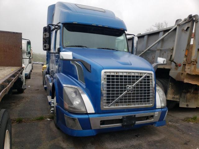 Salvage cars for sale from Copart Marlboro, NY: 2009 Volvo VN VNL