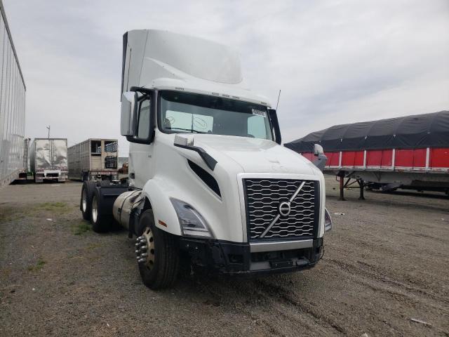 Salvage trucks for sale at Dyer, IN auction: 2020 Volvo VN VNL