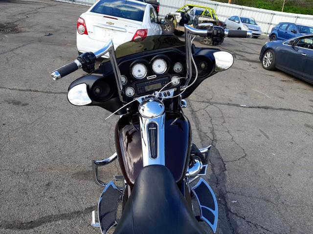 2011 HARLEY-DAVIDSON FLHX 1HD1KBM17BB610738