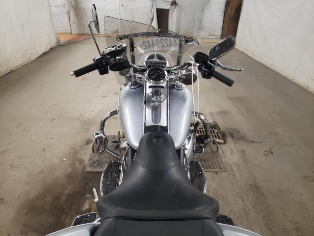2019 HARLEY-DAVIDSON FLHR 1HD1FBC1XKB626311