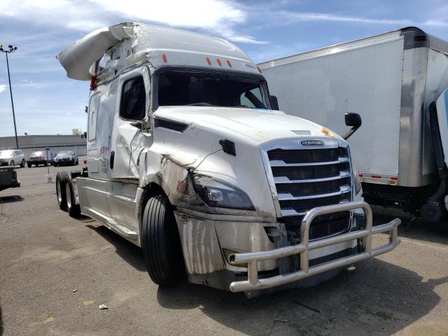 Salvage trucks for sale at Pasco, WA auction: 2019 Freightliner Cascadia 1