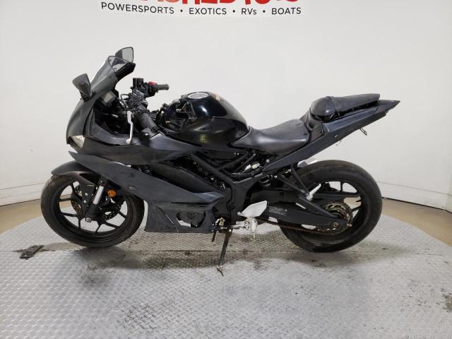 2021 YAMAHA YZFR3 A MH3RH18Y3MK005821