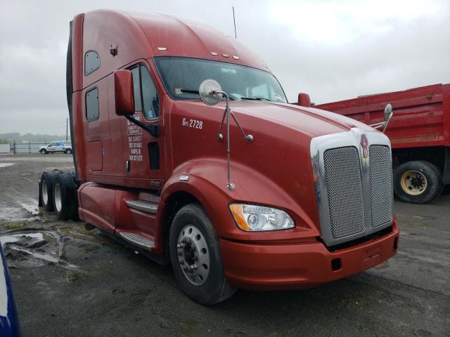 Salvage trucks for sale at Cahokia Heights, IL auction: 2013 Kenworth Construction