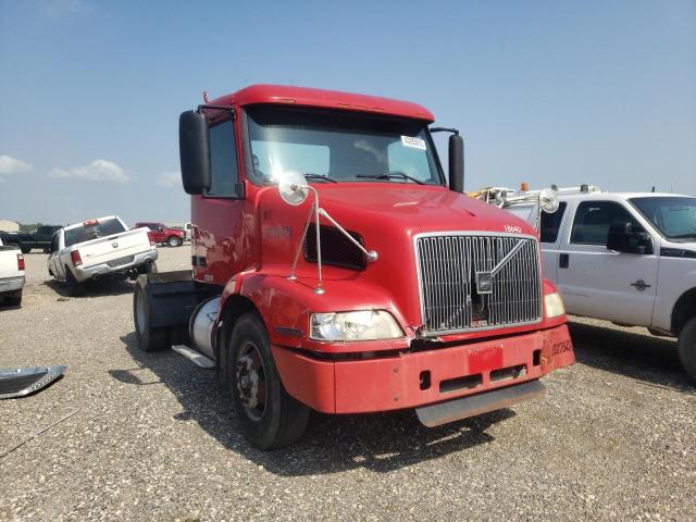 Salvage cars for sale from Copart Houston, TX: 2002 Volvo VN VNM
