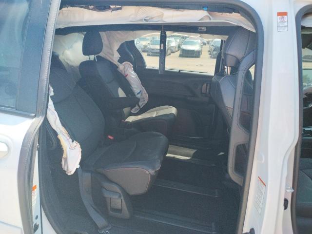 2022 TOYOTA SIENNA XSE 5TDXRKEC5NS077728
