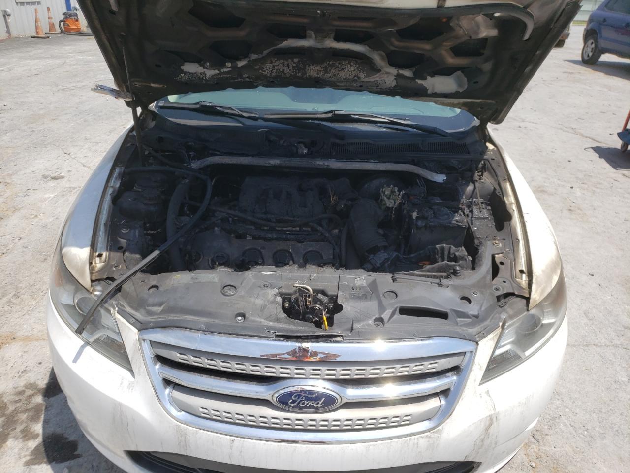 1FAHP2EW1BG174618 2011 Ford Taurus Sel