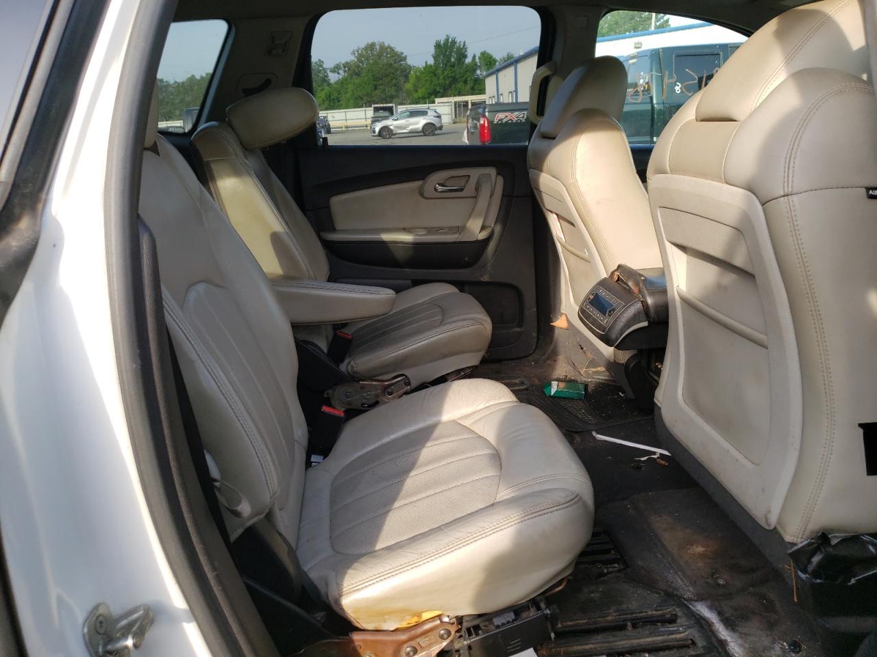 2011 Chevrolet Traverse - Image 6