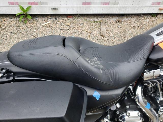 2010 HARLEY-DAVIDSON FLHX 1HD1KB418AB605580