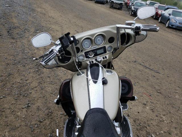 2011 HARLEY-DAVIDSON FLHXSE2 1HD1PZ815BB950071