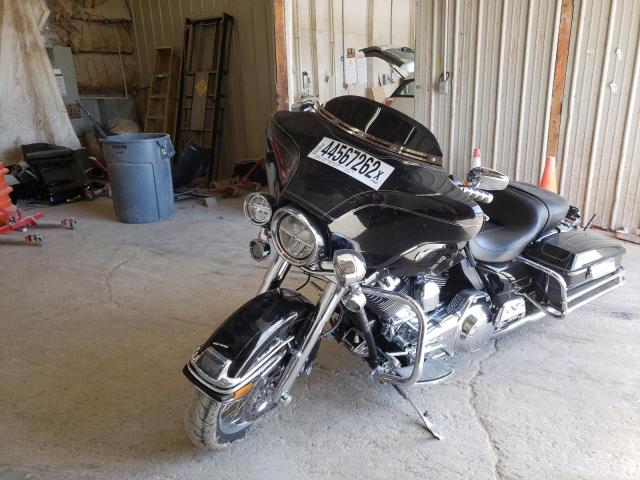 2010 HARLEY-DAVIDSON FLHTCU 1HD1FC411AB672001