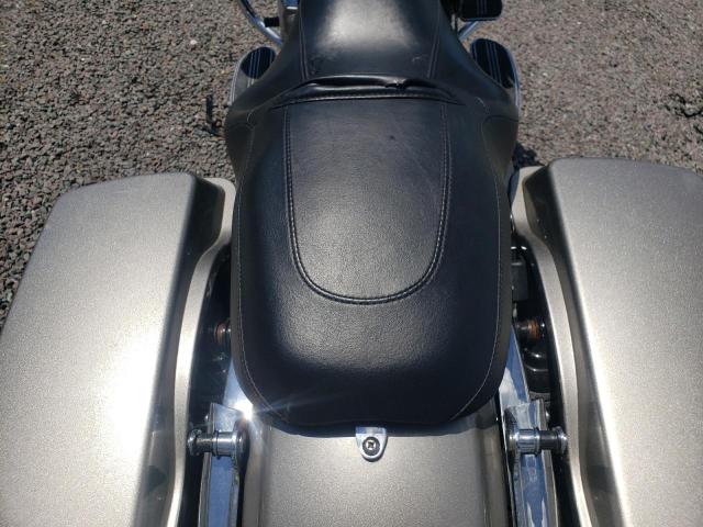 2009 HARLEY-DAVIDSON FLHX 1HD1KB4189Y608035