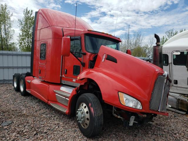 Salvage trucks for sale at Avon, MN auction: 2015 Kenworth Construction