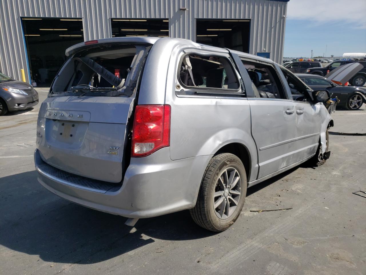 2C4RDGCG4HR695923 2017 Dodge Grand Caravan Sxt