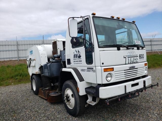 Salvage cars for sale from Copart Graham, WA: 2001 Freightliner HC Cargo