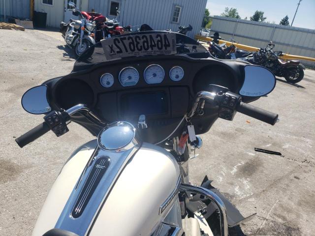 2022 HARLEY-DAVIDSON FLHX 1HD1KBC18NB614366