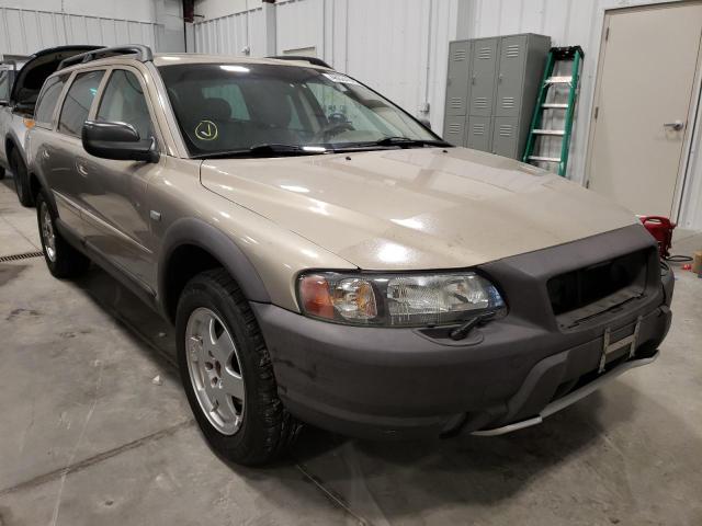 Salvage cars for sale from Copart Franklin, WI: 2004 Volvo XC70