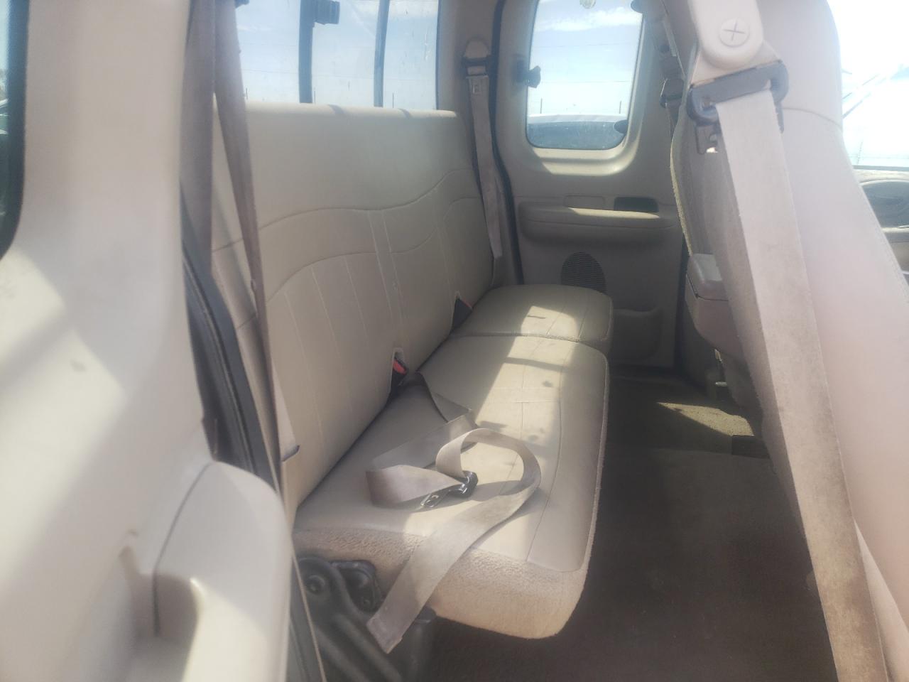 1FTRX18L5YNB85667 2000 Ford F150