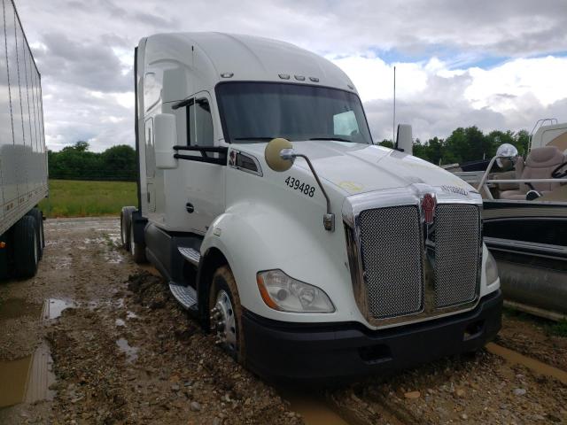 Salvage trucks for sale at Columbia, MO auction: 2015 Kenworth Construction