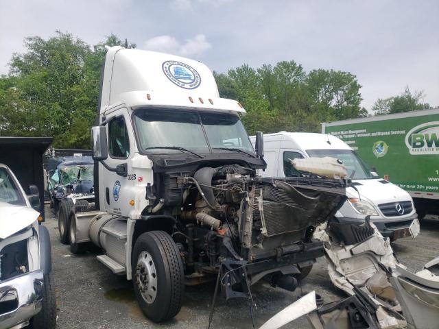Salvage cars for sale from Copart Waldorf, MD: 2018 Freightliner Cascadia 1